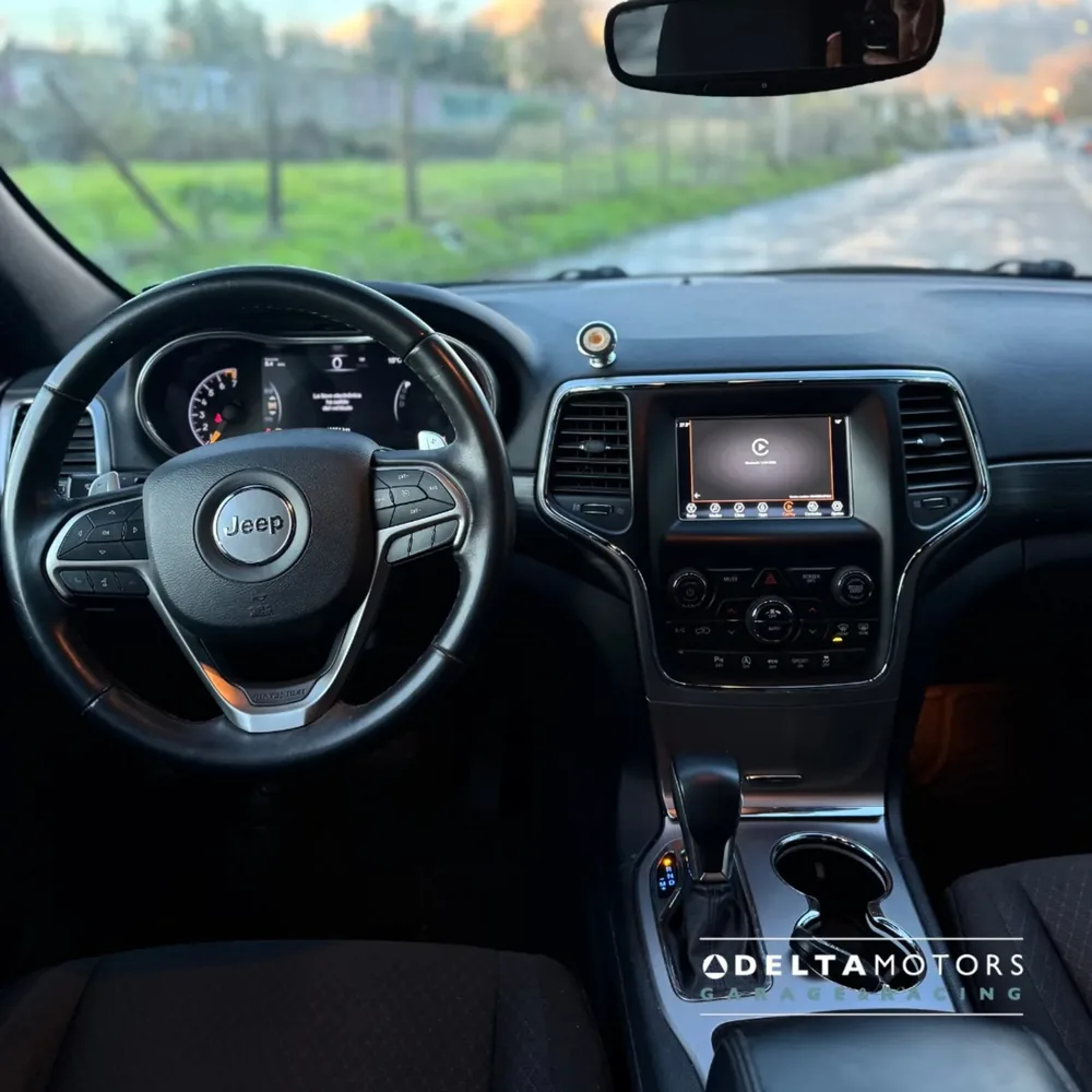 JEEP GRAND CHEROKEE LAREDO 2019 — Delta Motors