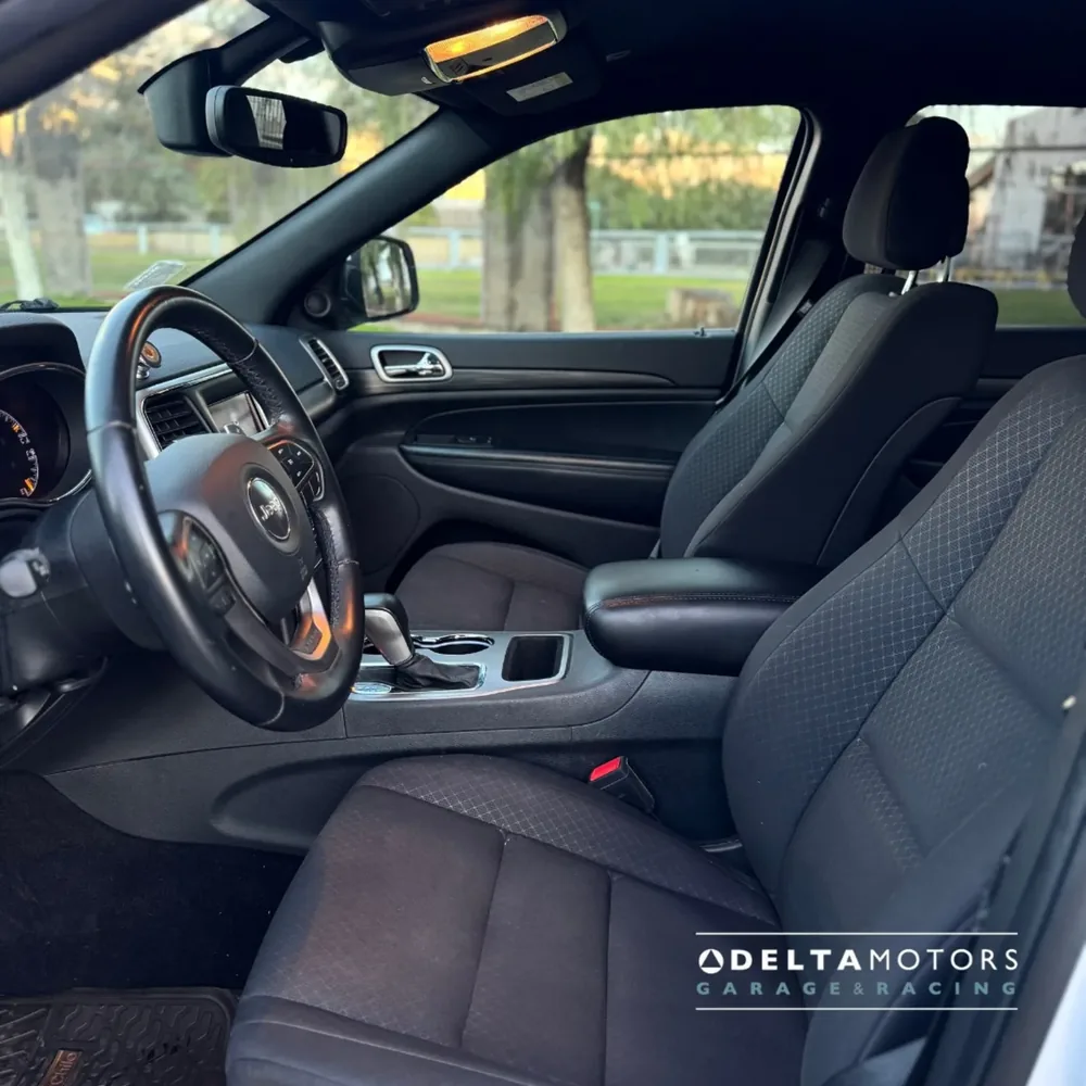 JEEP GRAND CHEROKEE LAREDO 2019 — Delta Motors