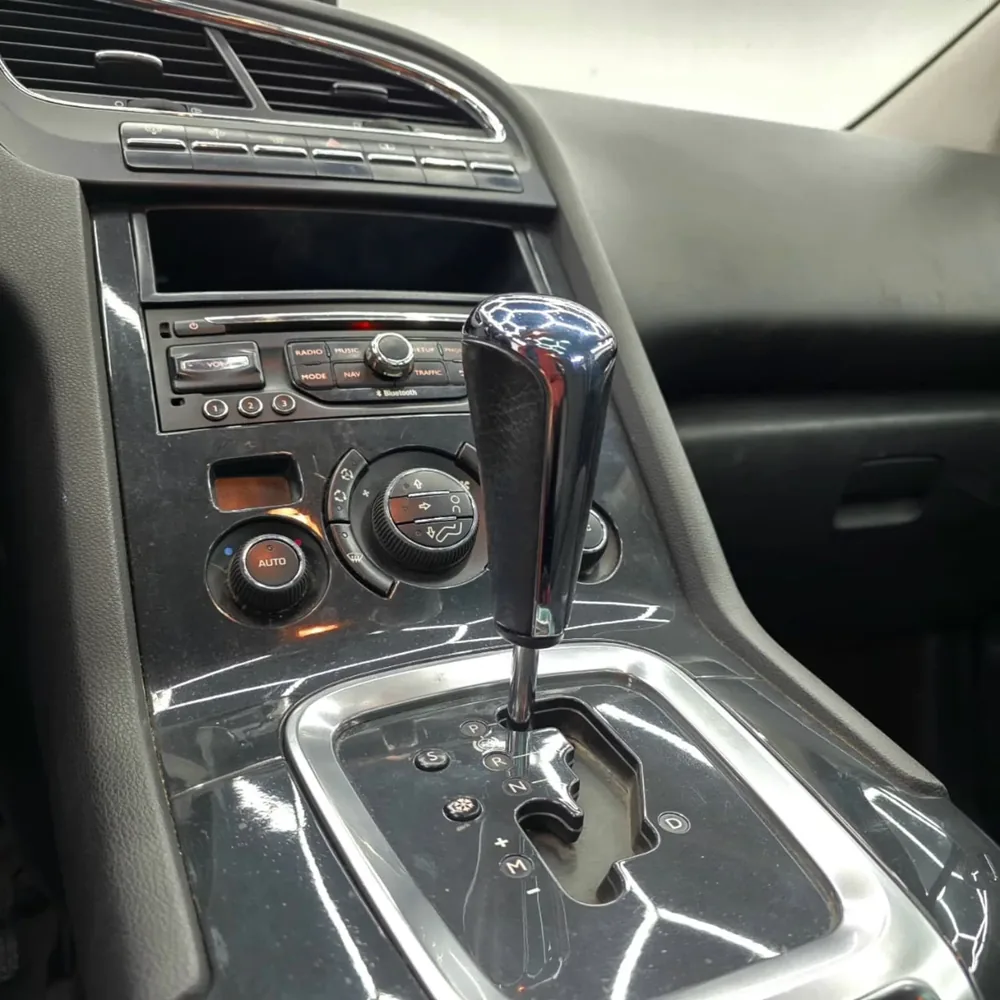 PEUGEOT 5008 AUT 2.0 ALLURE 2015 — Delta Motors