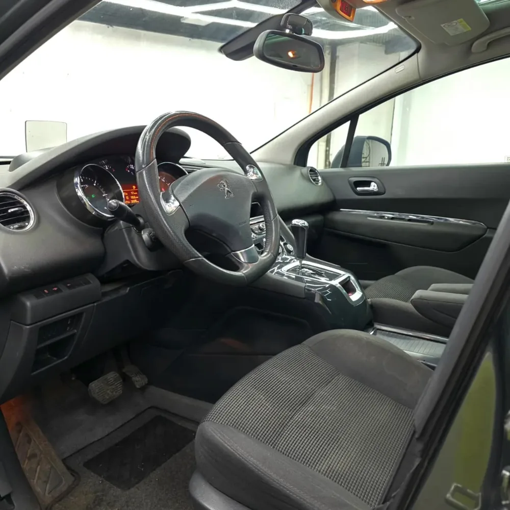 PEUGEOT 5008 AUT 2.0 ALLURE 2015 — Delta Motors