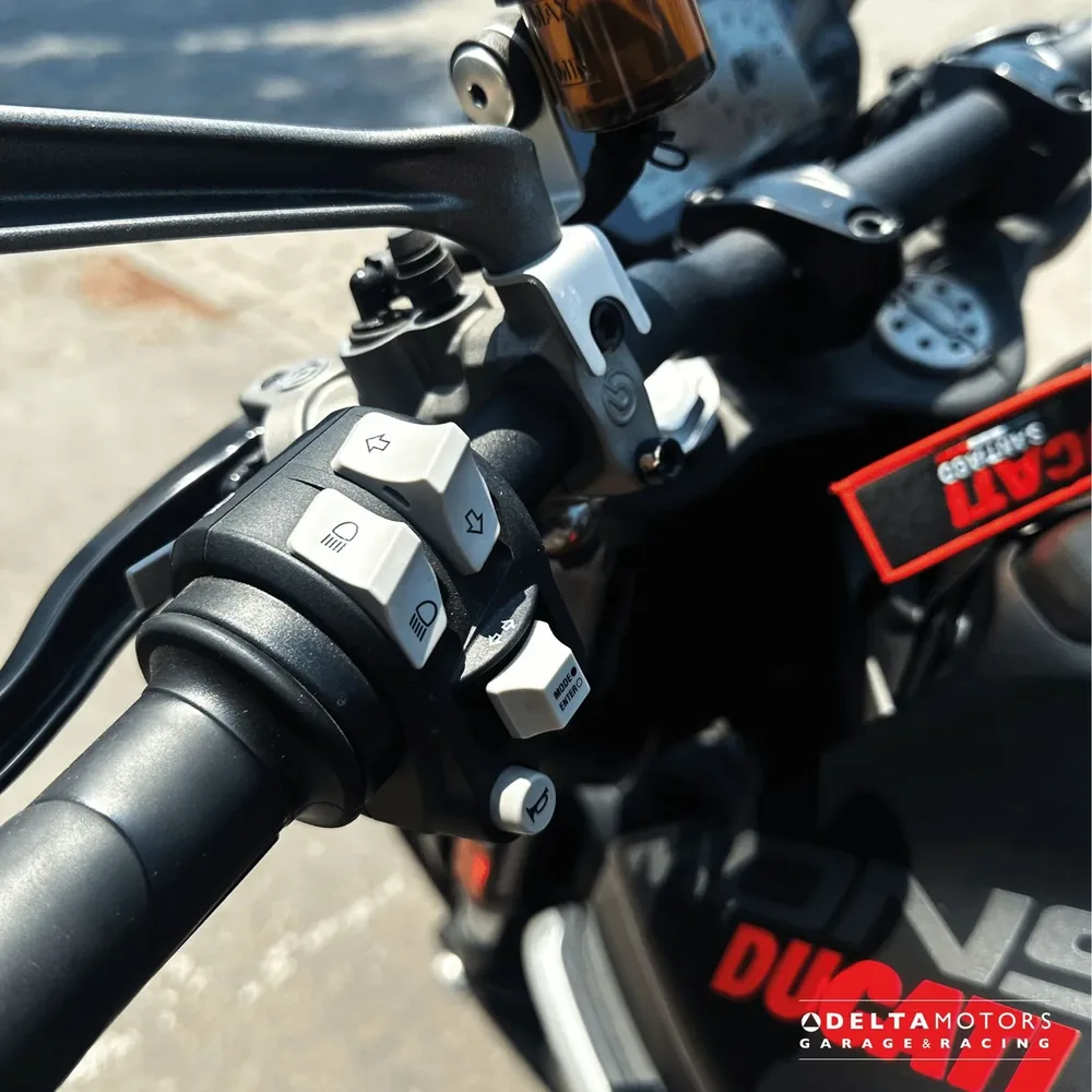 Ducati Monster 2022 — Delta Motors